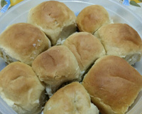 Pão de batata recheado com mortadela