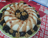 Manjar de coco com calda de ameixa