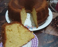 Bolo de laranja com casca batido no liquidificador