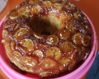 Bolo de banana com calda