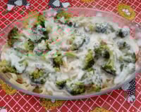 Macarrão com brócolis e creme branco