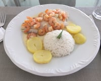 Filé de tilápia com molho de limão com camarão