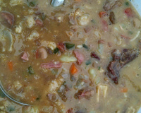 Mocotó com dobradinha, feijão branco e legumes da Vanessa