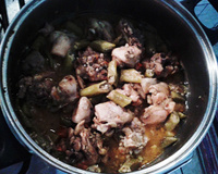 Frango com quiabo picante