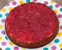 Torta de ricota com geleia de morango