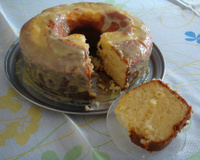 Bolo com glacê de laranja