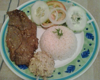 Filé mignon ao molho de mostarda com risoto de alho-poró