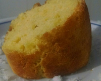 Bolo de fubá com laranja