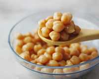 Equilibra o colesterol, melhora o humor e a memória: os benefícios do grão-de-bico à saúde e as formas de incluir na alimentação