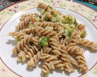 Macarrão integral ao molho de brócolis