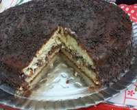 Bolo de baunilha com recheio de chocolate