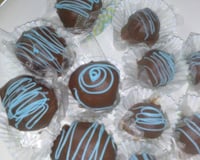 Bombons de morango e brigadeiro branco