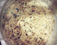 Macarrão ao molho branco com camarão