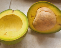 Demorei, mas aprendi com o TudoGostoso como guardar o abacate do jeito certo: sem manchas escuras e dura muito mais