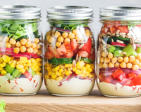 Salada no pote: como montar a refeição prática e refrescante com as melhores combinações para o verão