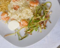 Risoto de camarão com alho poró crocante