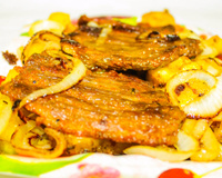 Picanha na chapa com mandioca na manteiga e mussarela