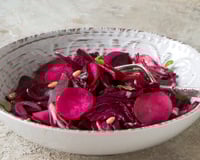 A salada de beterraba que nunca pode faltar na sua geladeira: a mais fácil de fazer e muito nutritiva