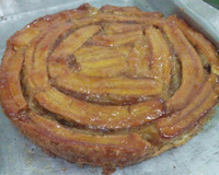 Bolo sem ovos de banana caramelada