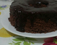 Bolo de chocolate com cobertura surpresa (sem ovos)