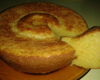 Bolo de fubá com queijo parmesão