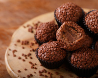 Sem leite condensado para fazer brigadeiro? Descubra como o arroz pode te salvar quando bater a vontade de um docinho