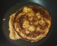 Panqueca americana de banana e canela