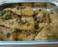 Filé de peixe na farofa ao molho de alcaparras