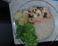 Salmão no forno ao molho de alcaparras e champignon