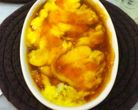 Queijo brie com geleia de damasco