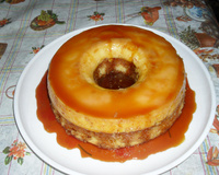 Bolo com pudim cremoso