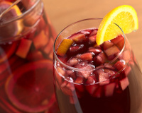 Receita de sangria para a ceia de Natal: deixe o vinho tinto refrescante e sedutor