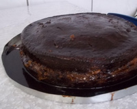 Bolo de chocolate e calda de chocolate