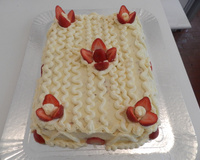 Bolo de morango com nata