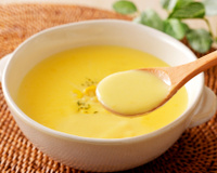 Sopa de milho mais que cremosa de apenas 3 ingredientes é a receita que arranca sorrisos no frio