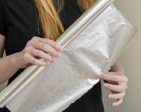Truque do papel-alumínio no freezer: para que serve e por que recomendam