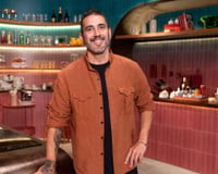 Aos 47 anos, André Marques revela como é cozinhar no programa ao vivo da Angélica que estreia hoje (24) no GNT: "Bota a mão, vira para cá, mexe para lá"