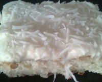 Bolo de coco gelado com creme