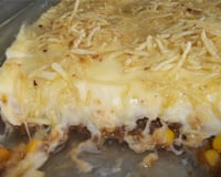 Escondidinho de requeijão com carne moída