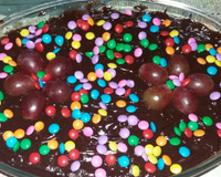 Bombom de uva na travessa