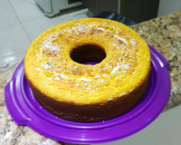 Bolo de fubá cremoso com coco