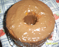 Bolo de cenoura com calda de chocolate