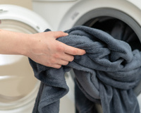 O erro que muita gente comete ao lavar mantas e cobertores no inverno: e aqui está a solução de especialista!
