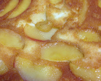 Bolo invertido de banana caramelada de liquidificador