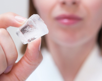 Desejo por gelo ou terra? Entenda a Síndrome de Pica e por que ela vai muito além da fome