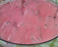 Bolo mousse de morango e chocolate