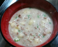 Caldo de mandioca com carne moída