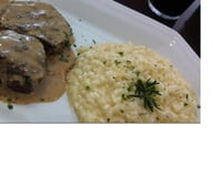 Risoto de limão com medalhão de filé mignon e shimeji