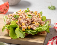 Salada de atum em lata com 4 ingredientes que faço em 5 minutos para um jantar vapt-vupt