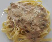 Fettuccine ao molho de shitake e cogumelos paris